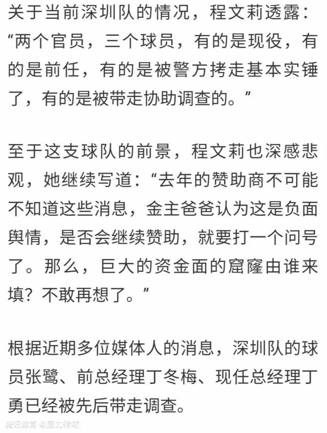 在;金光四射的孟买最知名五星级酒店的大背景之上，几位主人公的表情占据主要部分